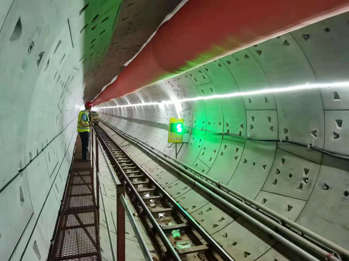 隧道电瓶车雷达测速报警系统