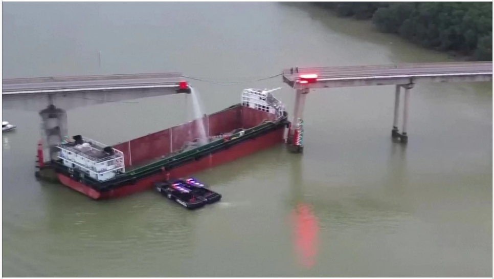 生死关头在断桥拦车，他们获奖金34000元！