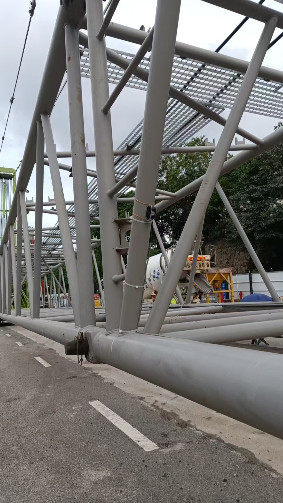 履带吊遇障碍物报警系统